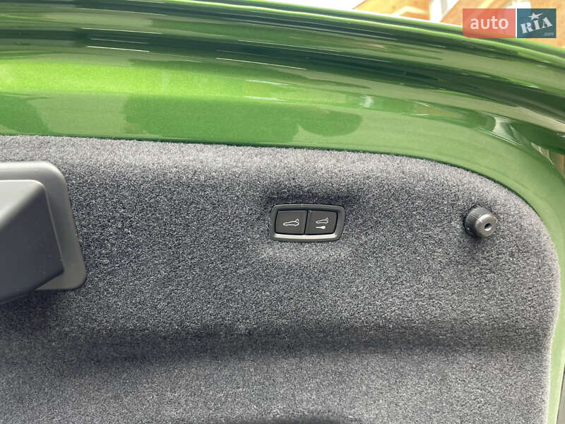 Седан Porsche Taycan 2020 в Киеве фото 60 Седан Porsche Taycan 2020 в Киеве