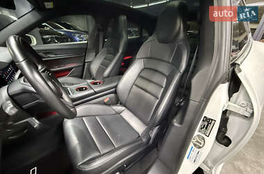 Седан Porsche Taycan 2020 в 