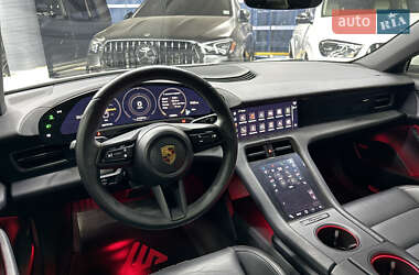 Седан Porsche Taycan 2020 в 