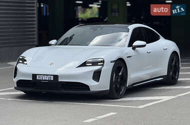 Седан Porsche Taycan 2020 в 