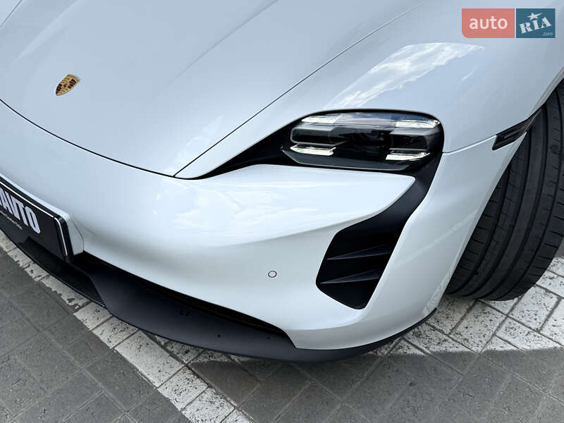 Седан Porsche Taycan 2020 в Києві