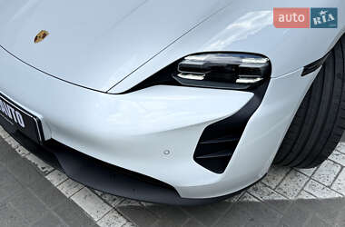 Седан Porsche Taycan 2020 в 