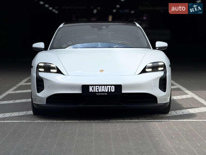 Седан Porsche Taycan 2020 в Києві