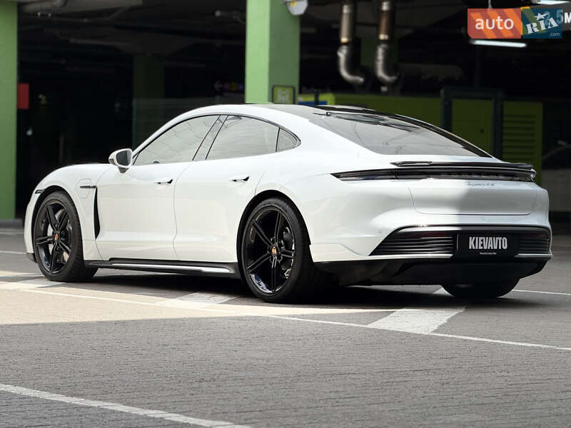 Седан Porsche Taycan 2020 в Києві