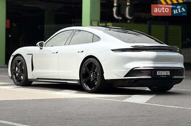 Седан Porsche Taycan 2020 в 