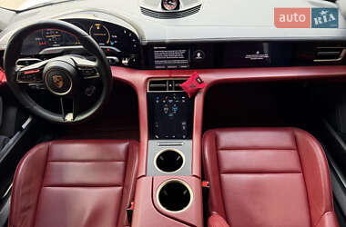 Седан Porsche Taycan 2020 в 