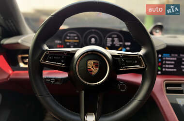 Седан Porsche Taycan 2020 в 