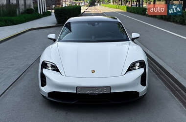 Седан Porsche Taycan 2023 в 