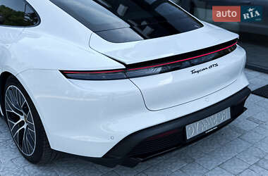 Седан Porsche Taycan 2023 в 