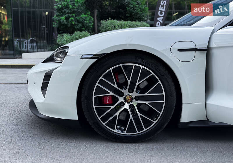 Седан Porsche Taycan 2023 в Львові