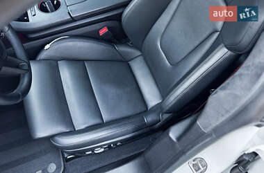 Седан Porsche Taycan 2023 в 