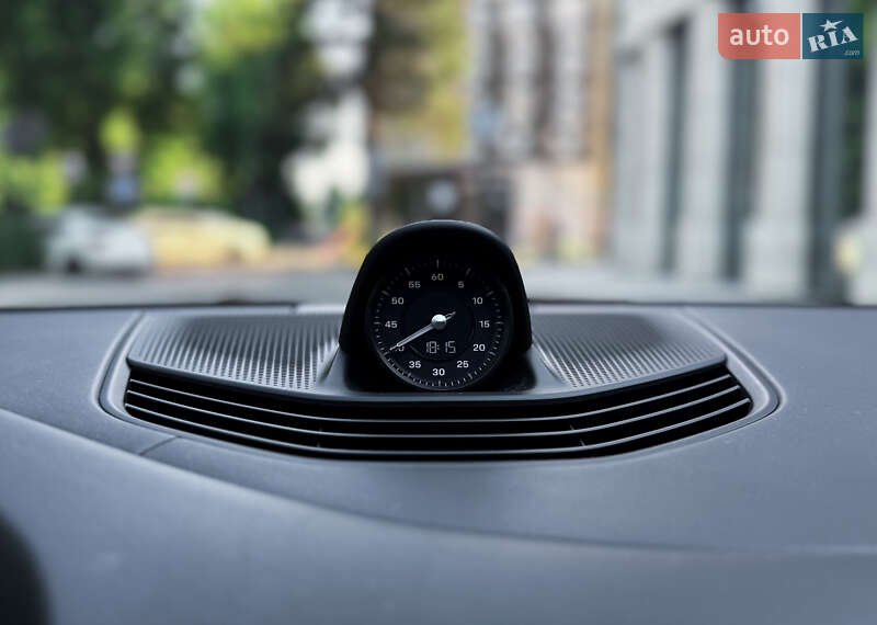 Седан Porsche Taycan 2023 в Львові
