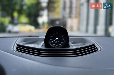 Седан Porsche Taycan 2023 в 