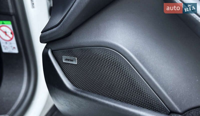 Седан Porsche Taycan 2023 в Львові