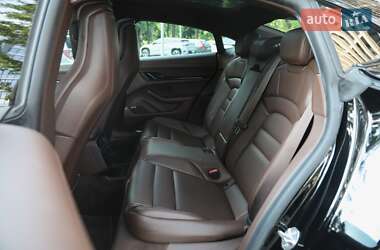 Седан Porsche Taycan 2023 в 