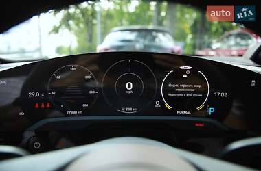 Седан Porsche Taycan 2023 в 