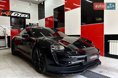 Седан Porsche Taycan 2022 в 