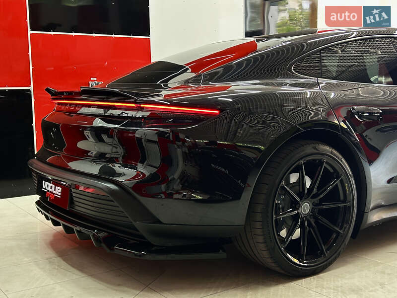 Седан Porsche Taycan 2022 в Одесі