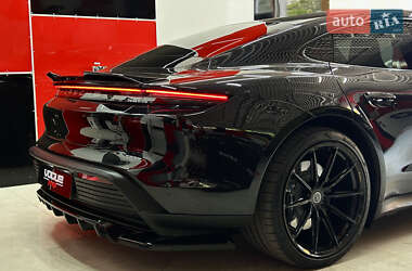 Седан Porsche Taycan 2022 в 