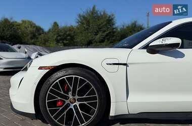 Седан Porsche Taycan 2020 в 
