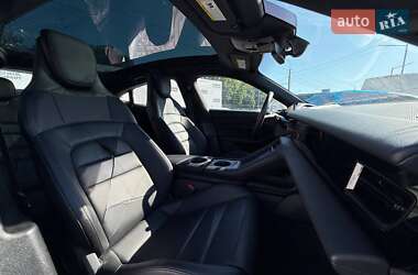 Седан Porsche Taycan 2020 в 