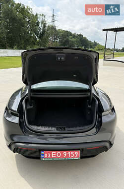 Седан Porsche Taycan 2021 в 