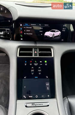 Седан Porsche Taycan 2021 в 