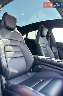 Седан Porsche Taycan 2022 в 