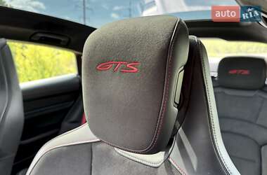 Седан Porsche Taycan 2022 в 