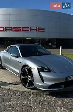 Седан Porsche Taycan 2020 в Києві