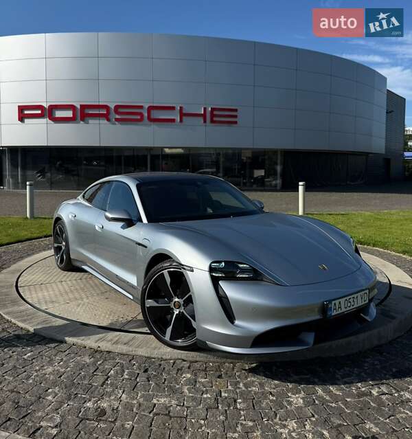 Седан Porsche Taycan 2020 в 