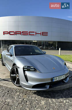 Седан Porsche Taycan 2020 в 