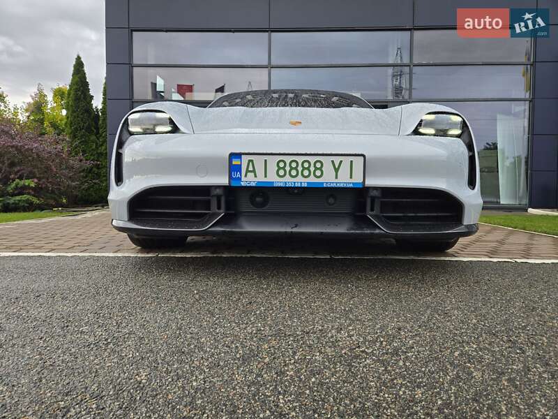 Седан Porsche Taycan 2021 в Киеве