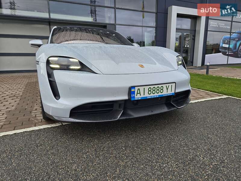 Седан Porsche Taycan 2021 в Киеве