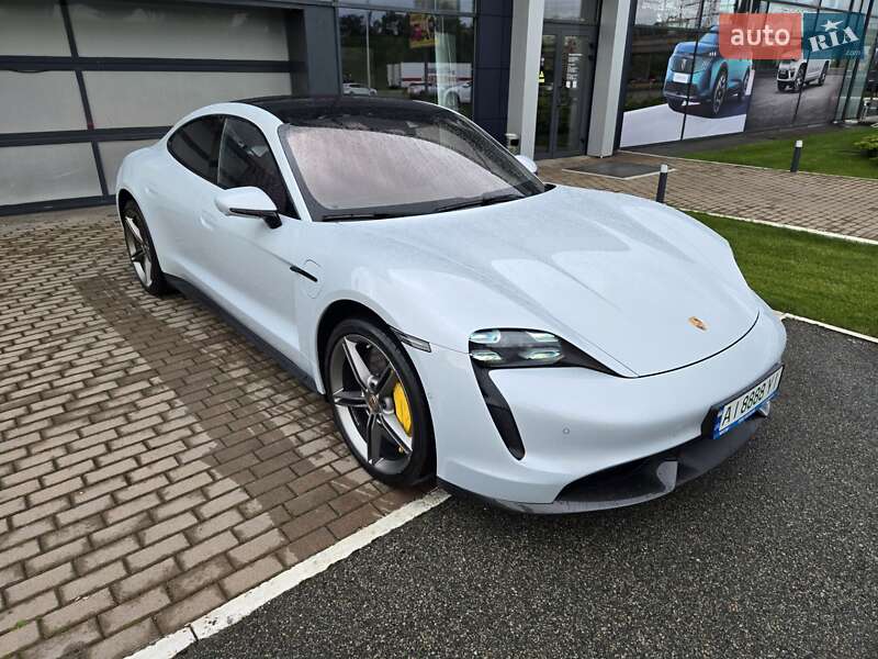 Седан Porsche Taycan 2021 в Киеве