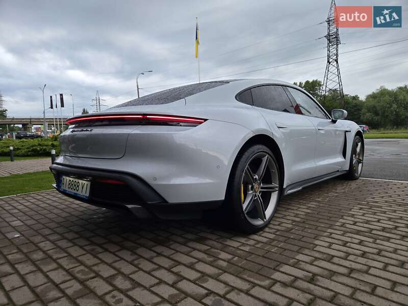Седан Porsche Taycan 2021 в Киеве