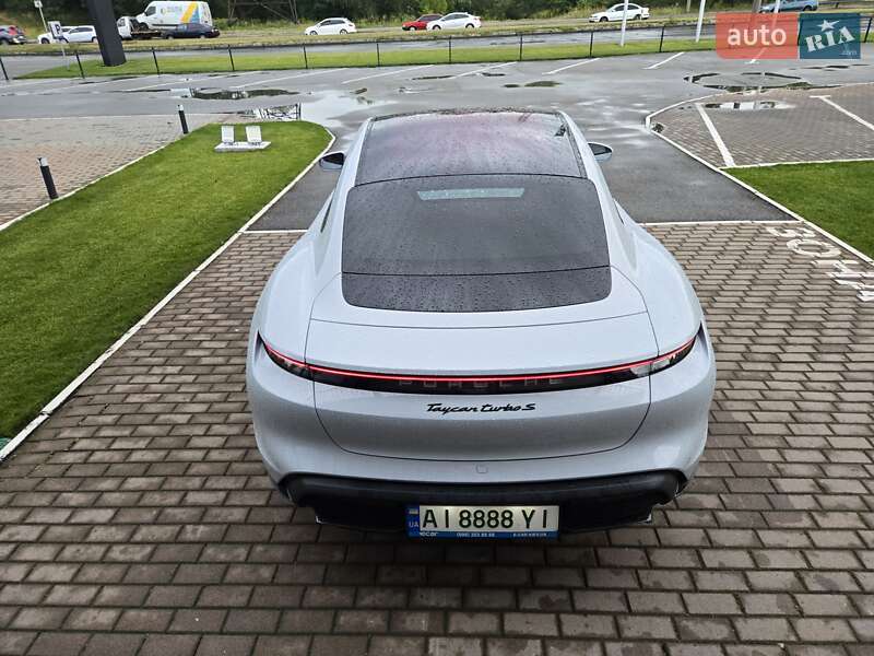 Седан Porsche Taycan 2021 в Киеве