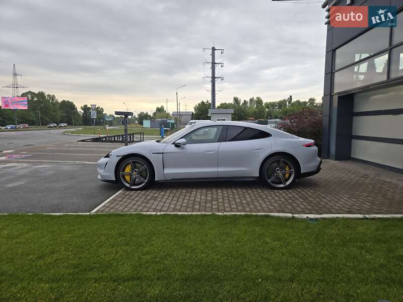 Седан Porsche Taycan 2021 в Киеве