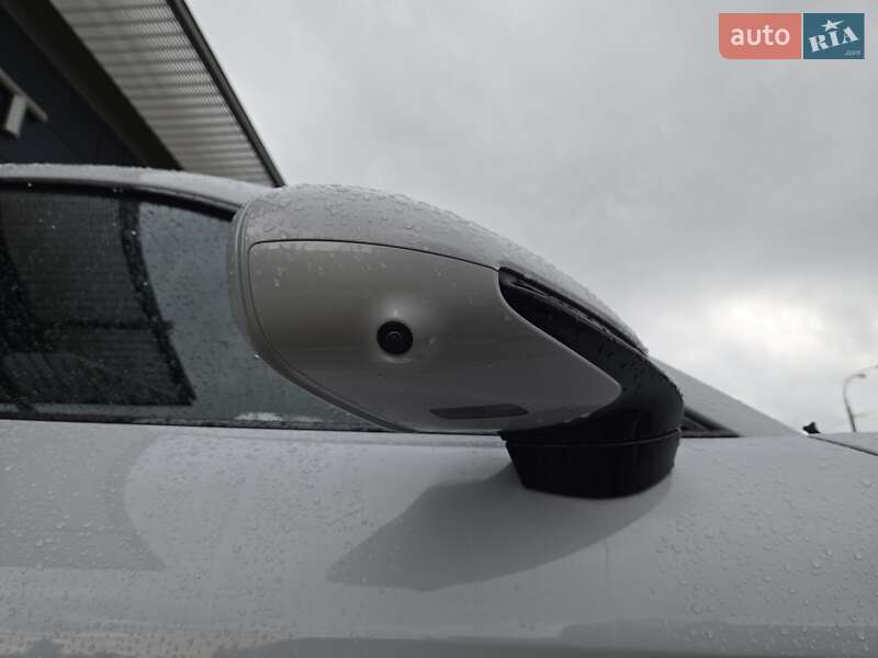 Седан Porsche Taycan 2021 в Киеве