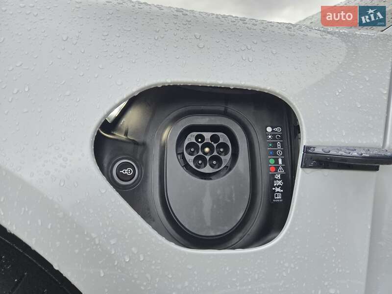 Седан Porsche Taycan 2021 в Киеве