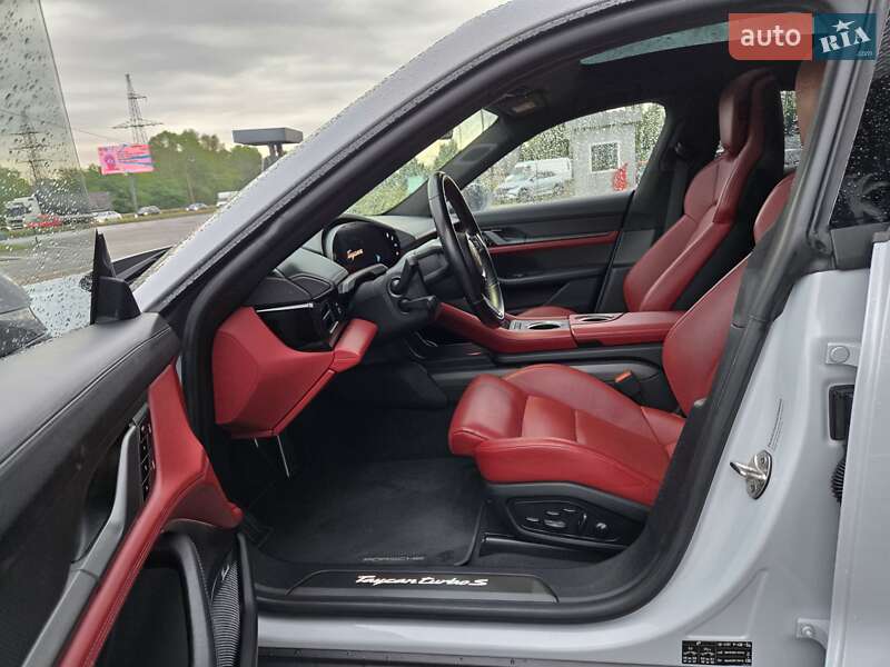 Седан Porsche Taycan 2021 в Киеве
