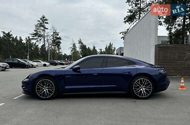 Седан Porsche Taycan 2022 в 