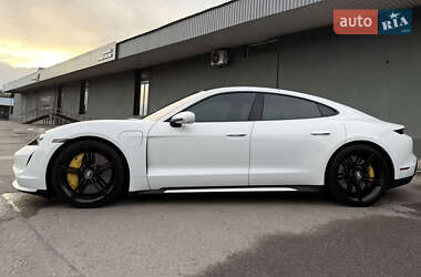 Седан Porsche Taycan 2020 в 