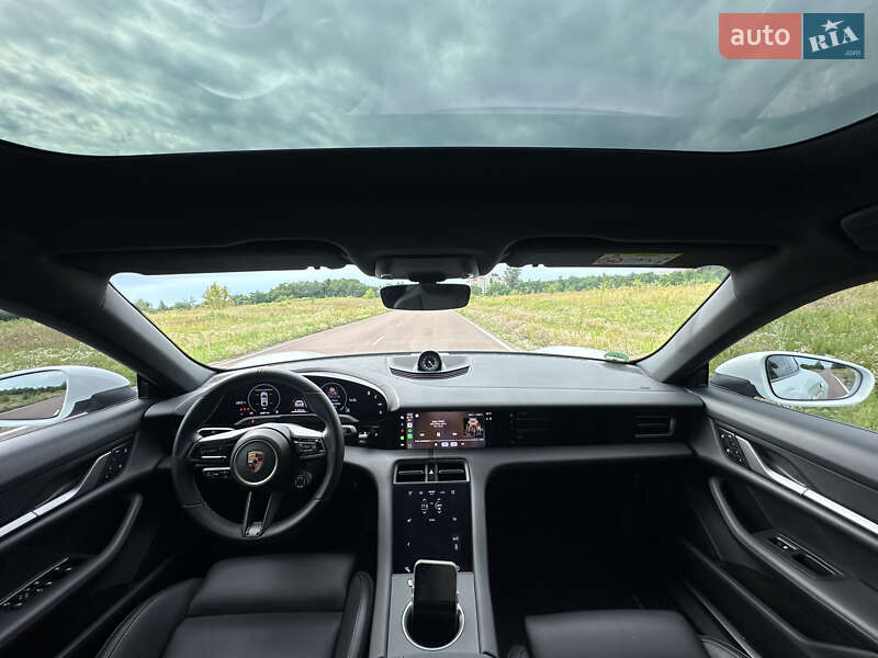 Седан Porsche Taycan 2025 в Киеве