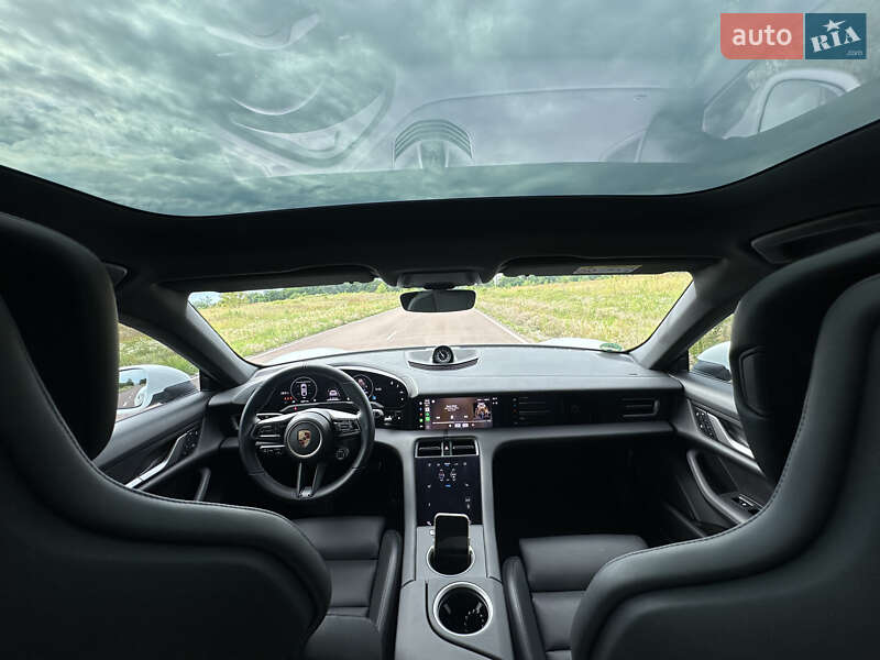 Седан Porsche Taycan 2025 в Киеве