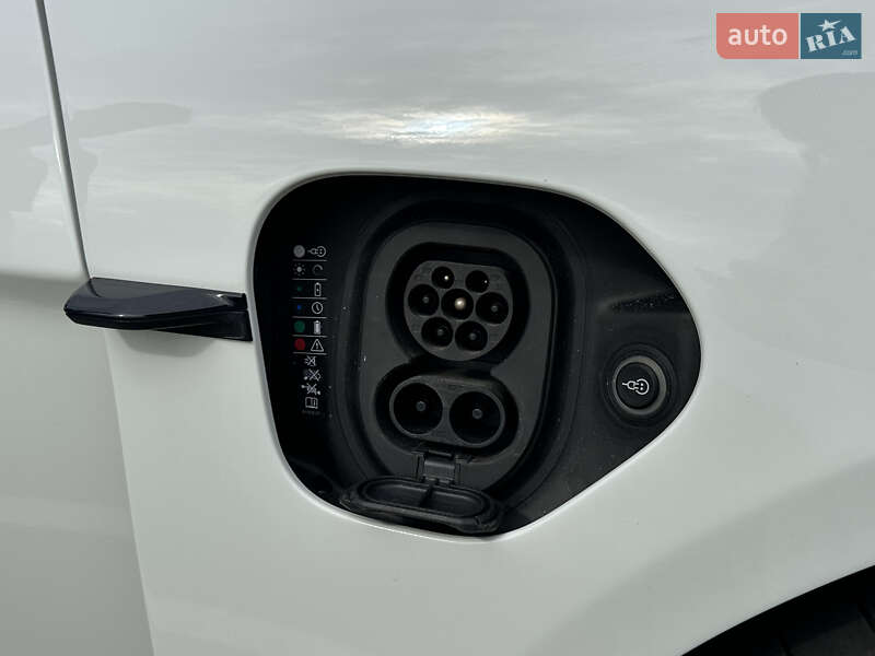 Седан Porsche Taycan 2025 в Киеве