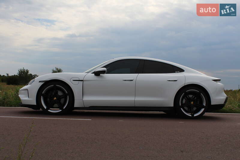 Седан Porsche Taycan 2025 в Киеве