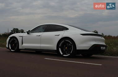 Седан Porsche Taycan 2025 в 