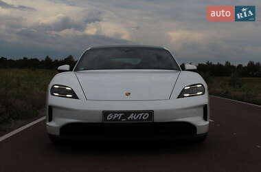 Седан Porsche Taycan 2025 в 
