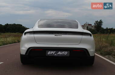 Седан Porsche Taycan 2025 в 
